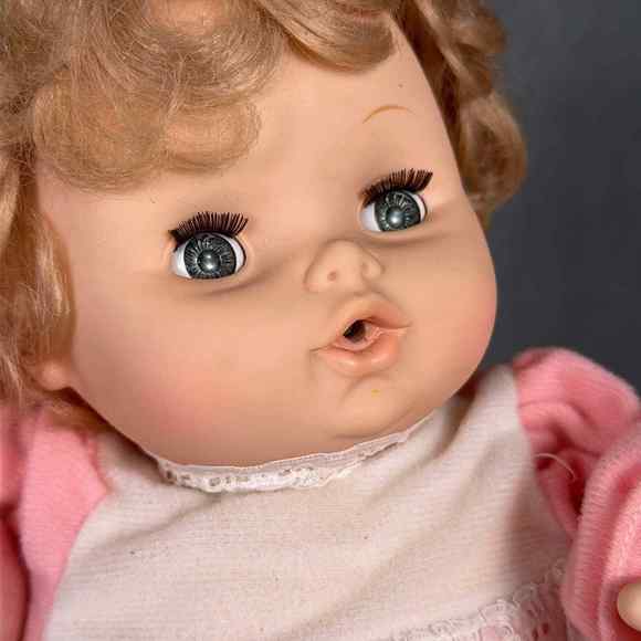 Vintage Eegee Goldberger 1981 Hong Kong Baby Doll Curly Sleepy Eyes Soft Body - Picture 9 of 11